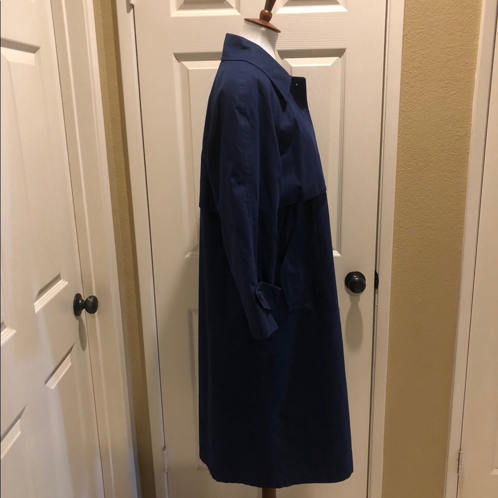 Navy blue London Fog coat in EUC - Picture 3 of 7
